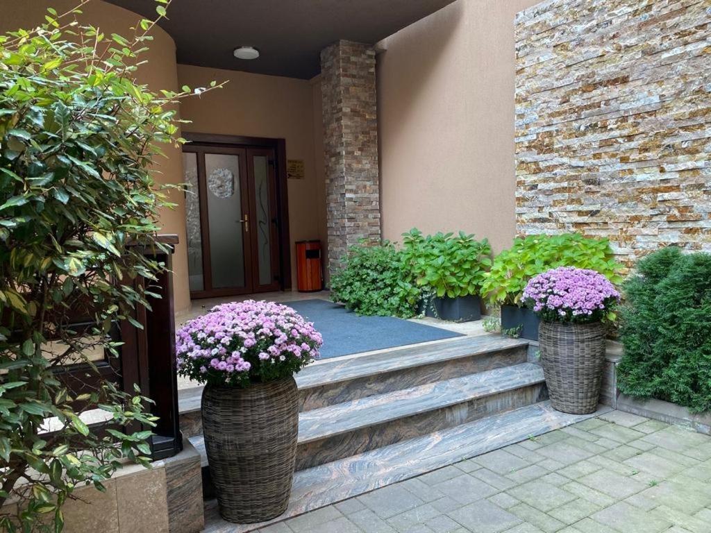 Hotel Yarus Ploieşti Exterior foto