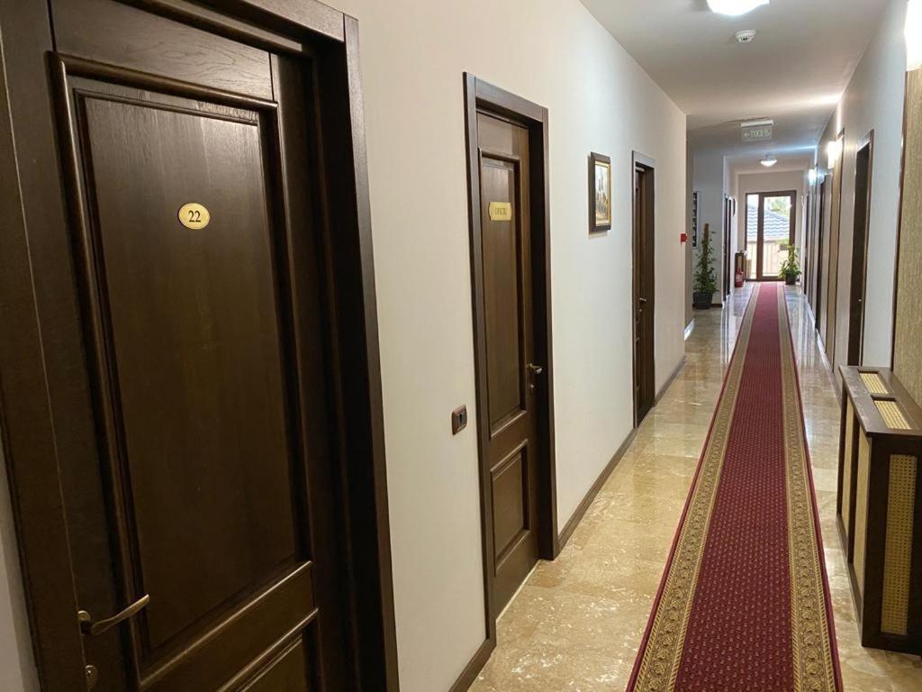 Hotel Yarus Ploieşti Exterior foto