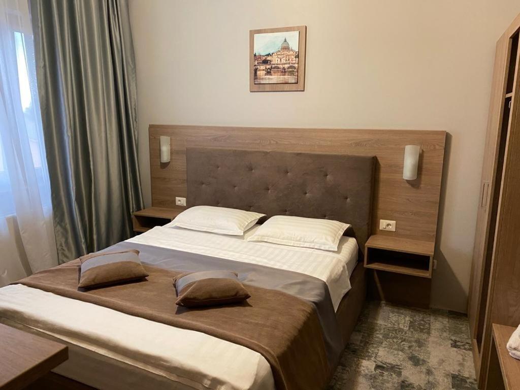 Hotel Yarus Ploieşti Exterior foto