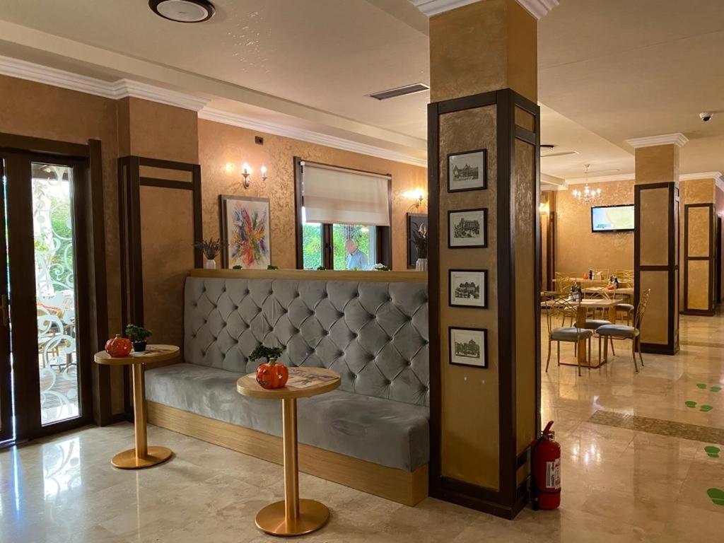 Hotel Yarus Ploieşti Exterior foto