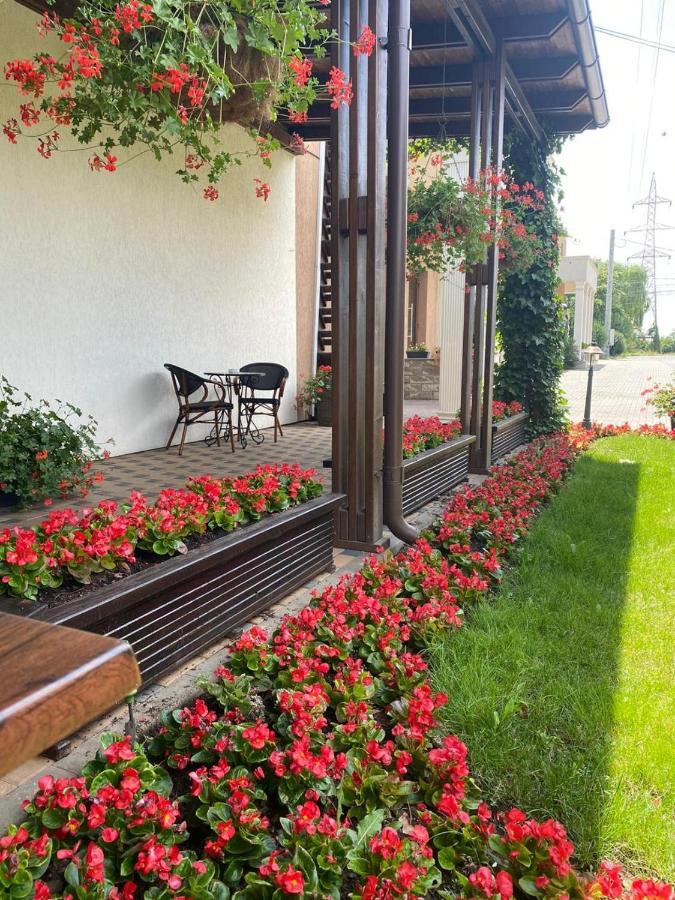 Hotel Yarus Ploieşti Exterior foto