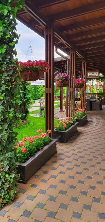 Hotel Yarus Ploieşti Exterior foto