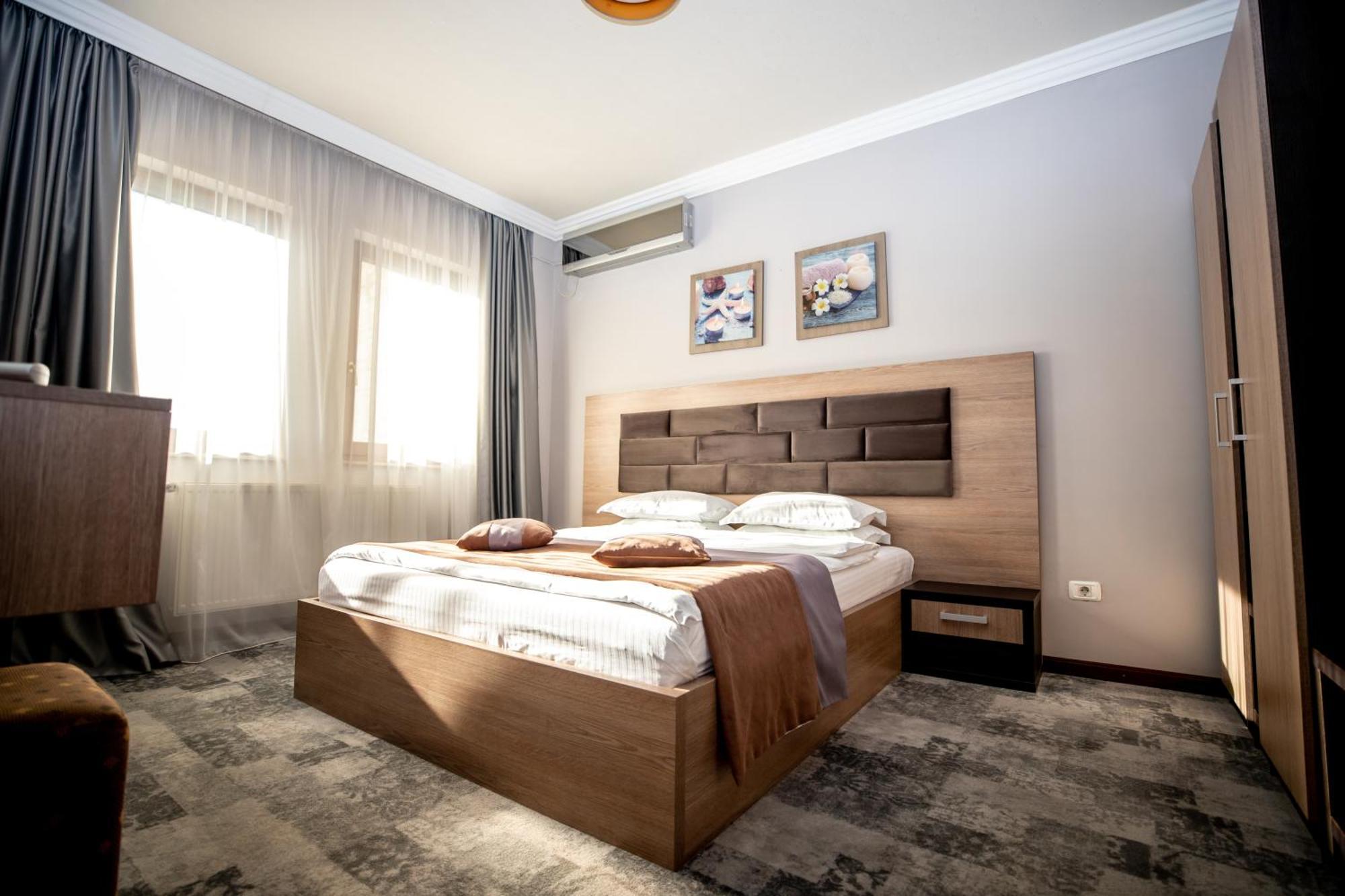 Hotel Yarus Ploieşti Exterior foto