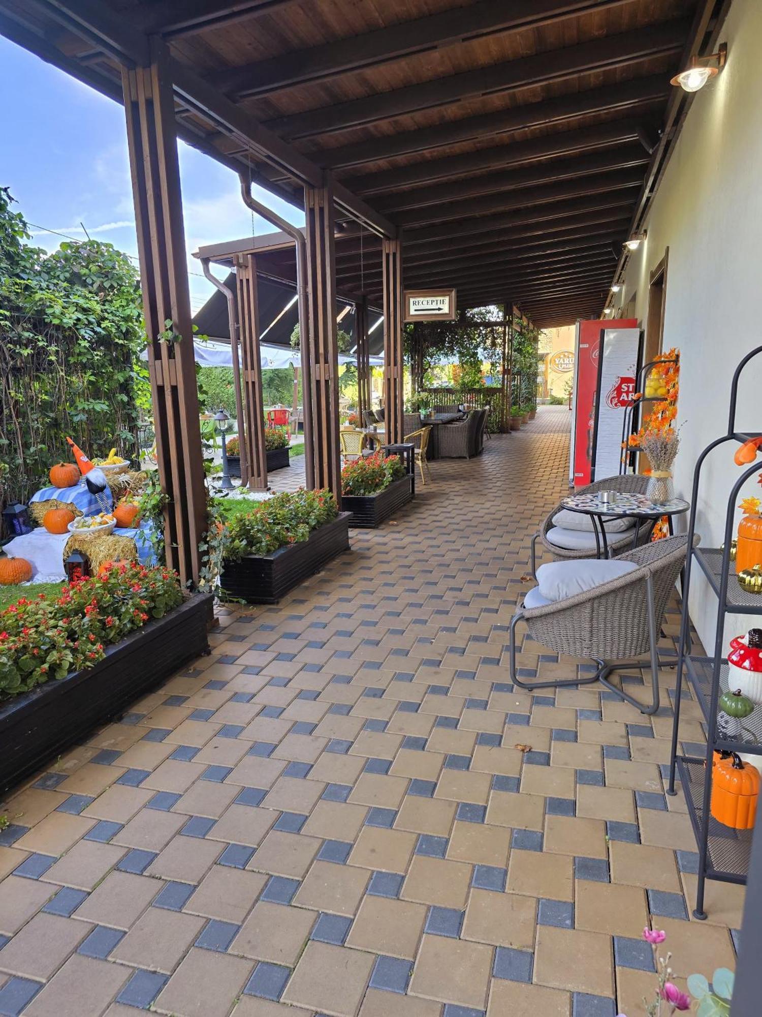 Hotel Yarus Ploieşti Exterior foto