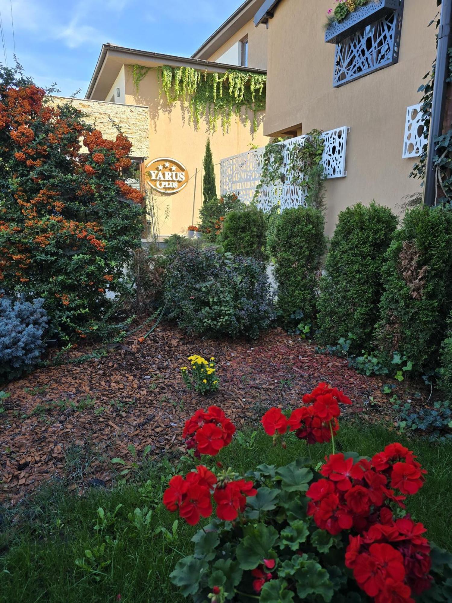 Hotel Yarus Ploieşti Exterior foto