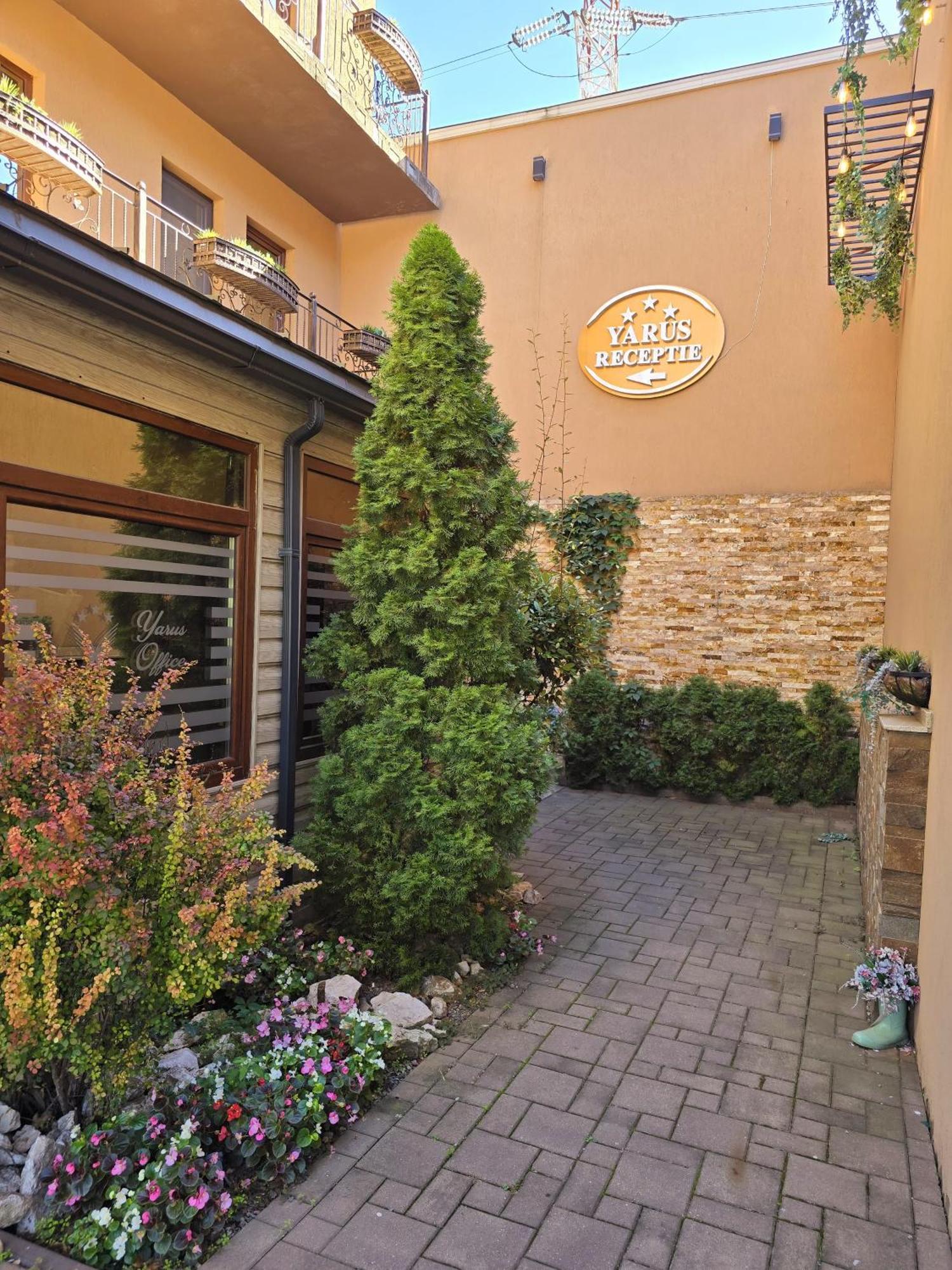 Hotel Yarus Ploieşti Exterior foto