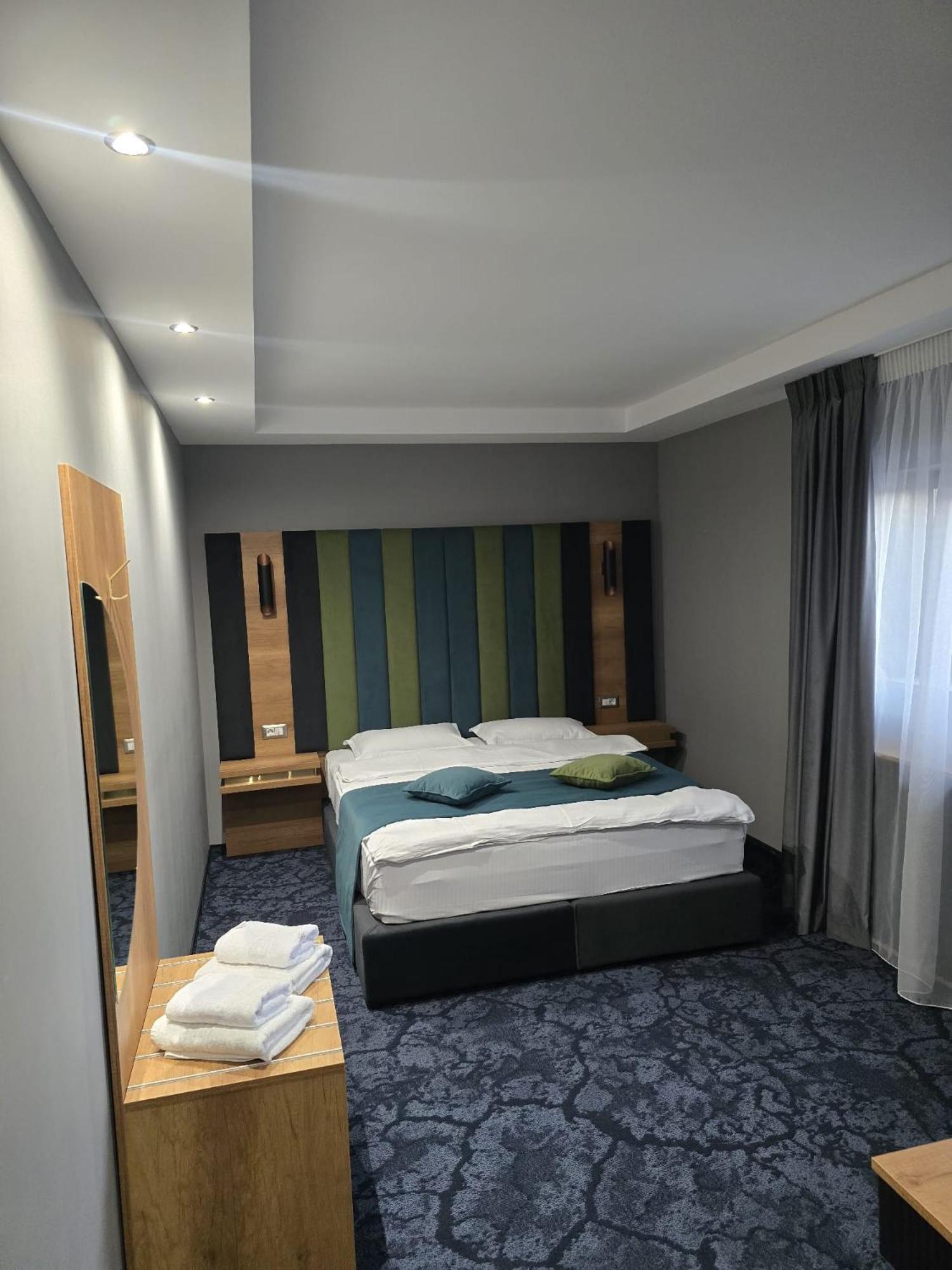 Hotel Yarus Ploieşti Exterior foto