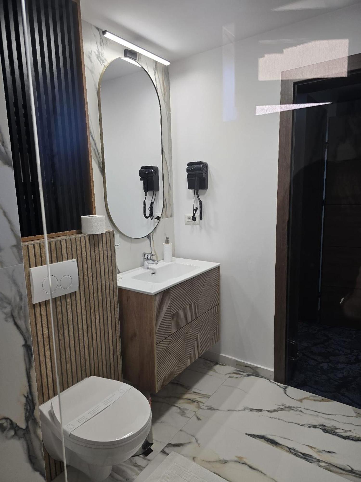 Hotel Yarus Ploieşti Exterior foto