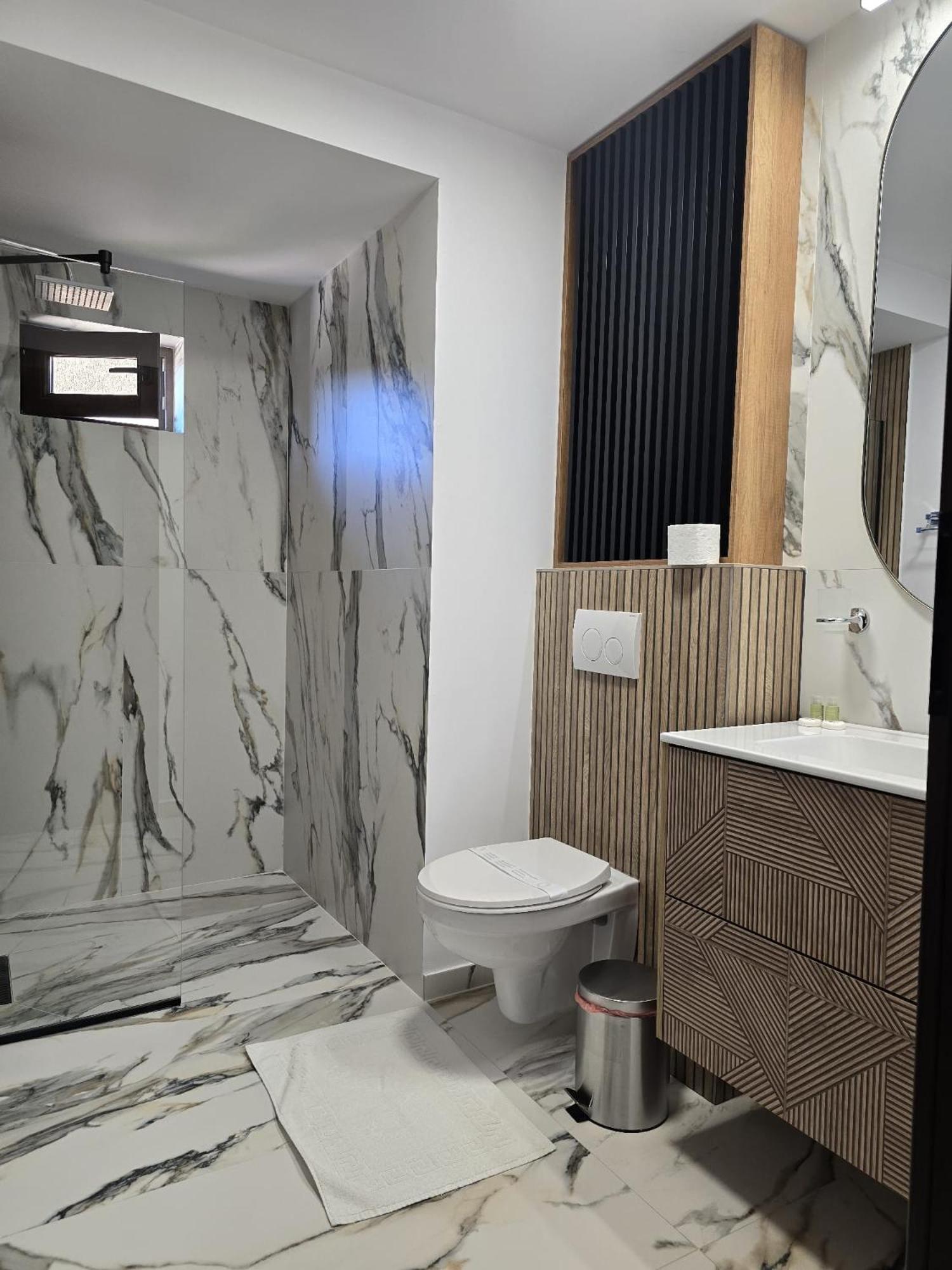 Hotel Yarus Ploieşti Exterior foto