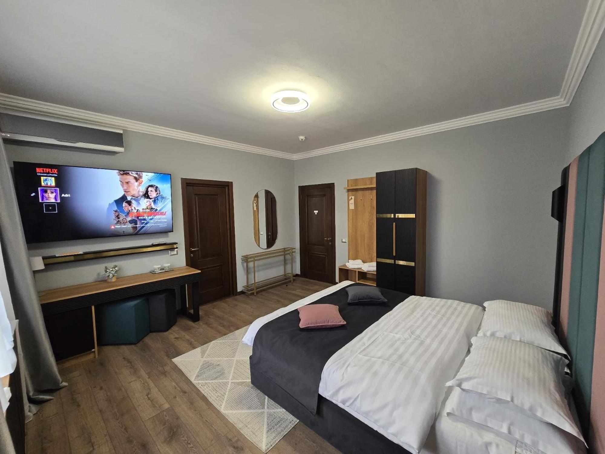 Hotel Yarus Ploieşti Exterior foto