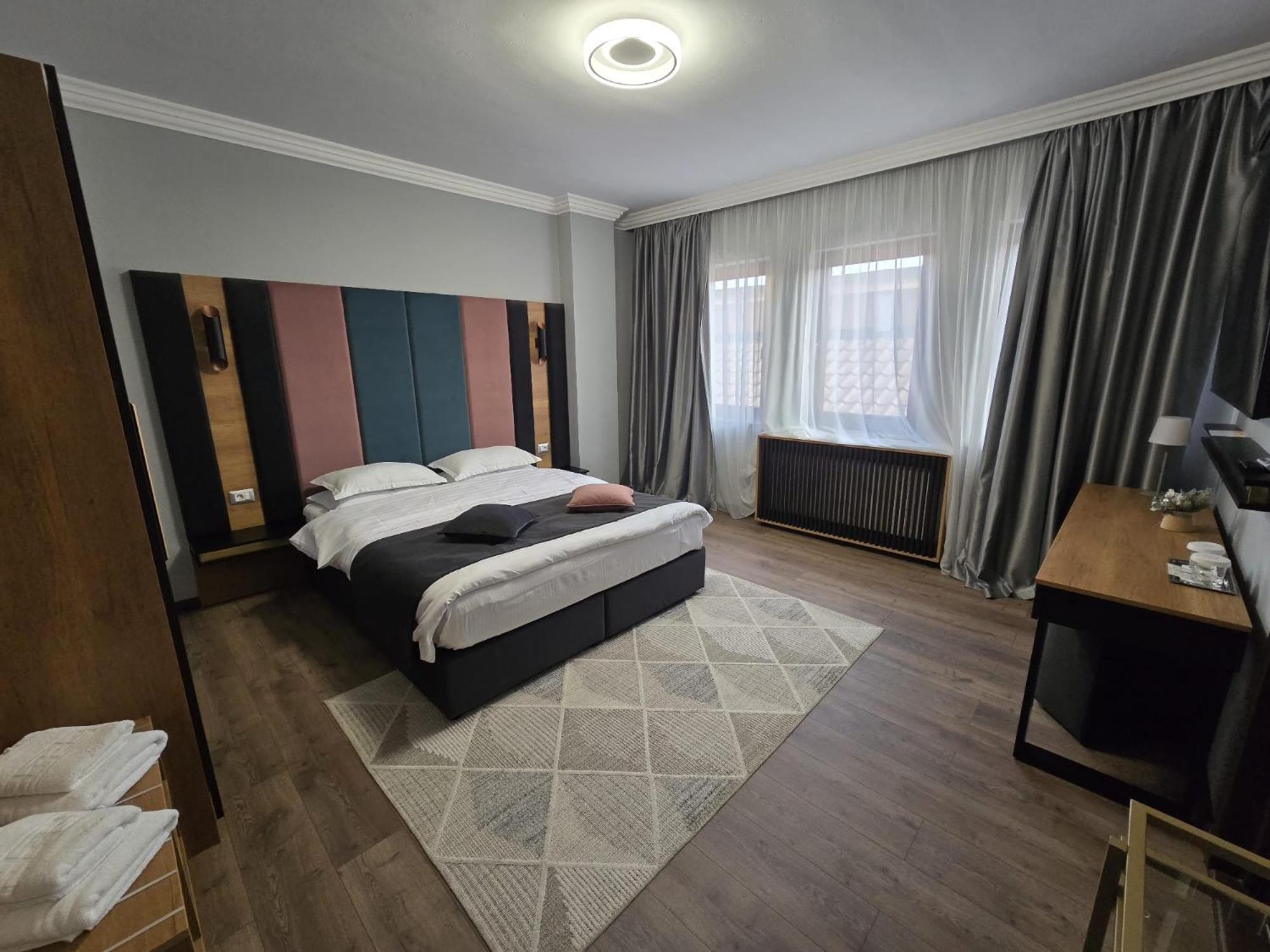 Hotel Yarus Ploieşti Exterior foto