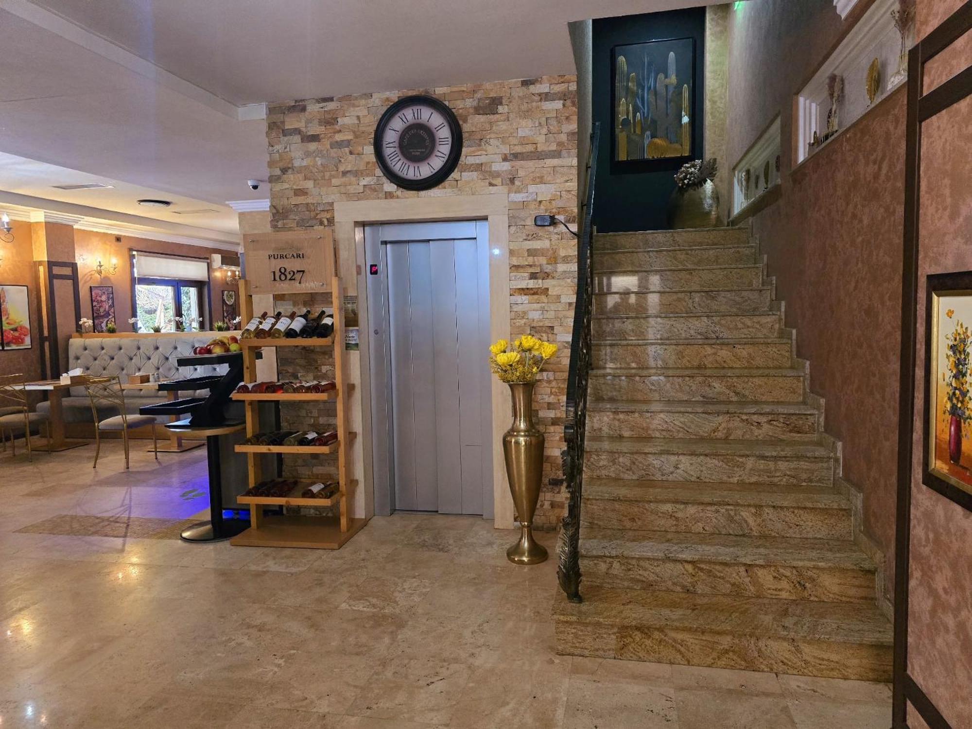 Hotel Yarus Ploieşti Exterior foto